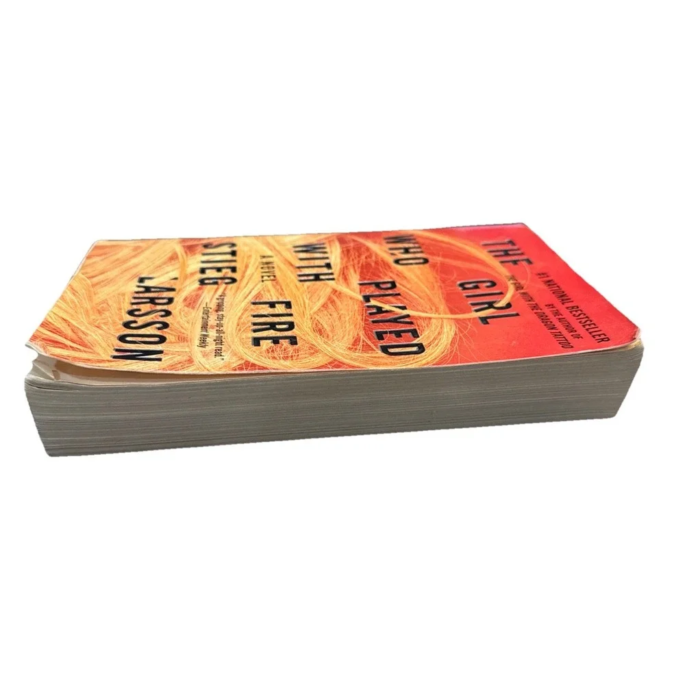 The Girl Who Played with Fire : A Lisbeth Salander Novel by Stieg Larsson (2010)